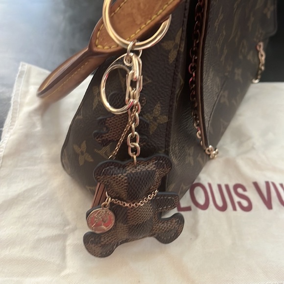 💯 Louis Vuitton purse BUNDLE like new with dust bag and teddy bear keychain - Picture 6 of 16